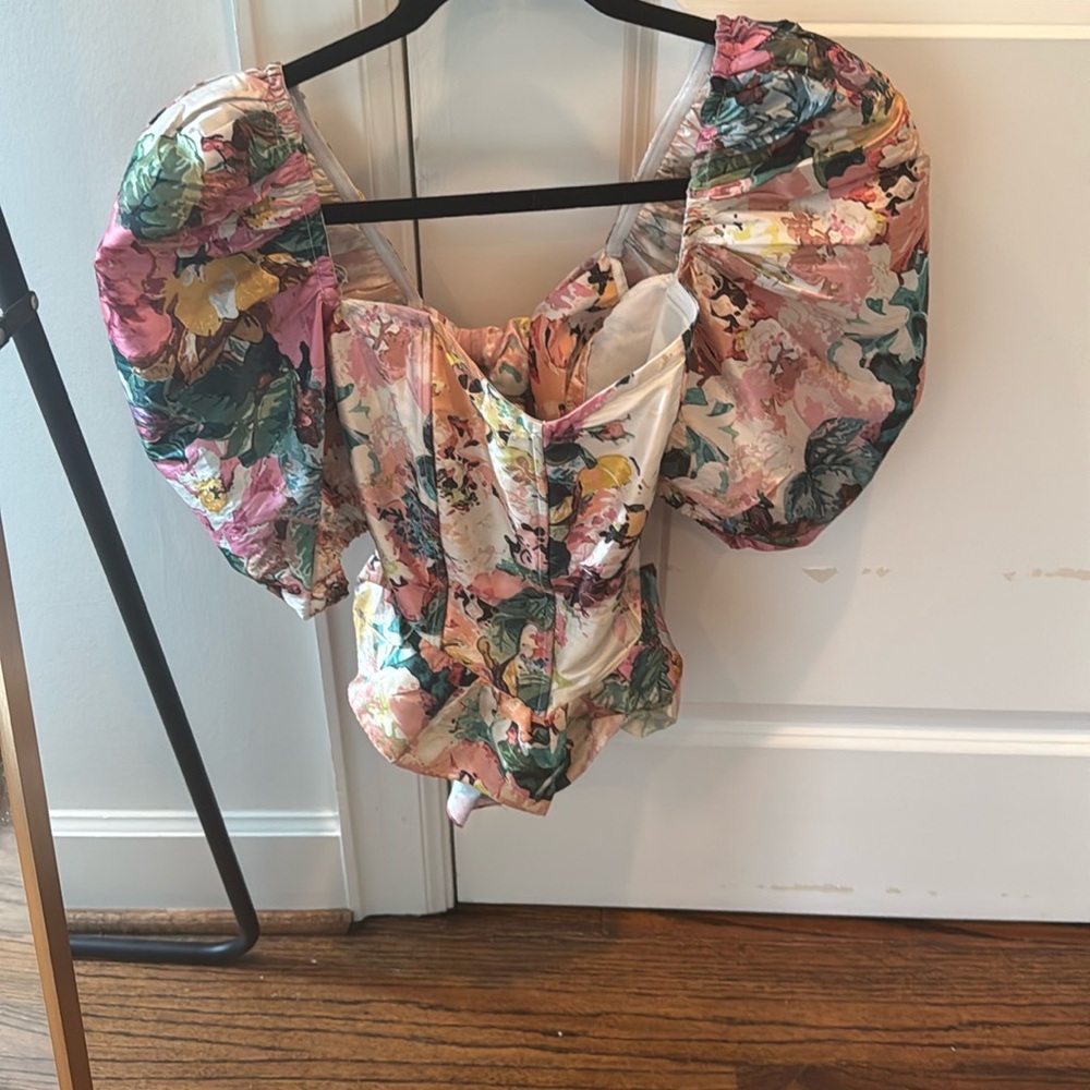 HEMANT & NANDITA
Floral-Print Puff-Sleeve Top